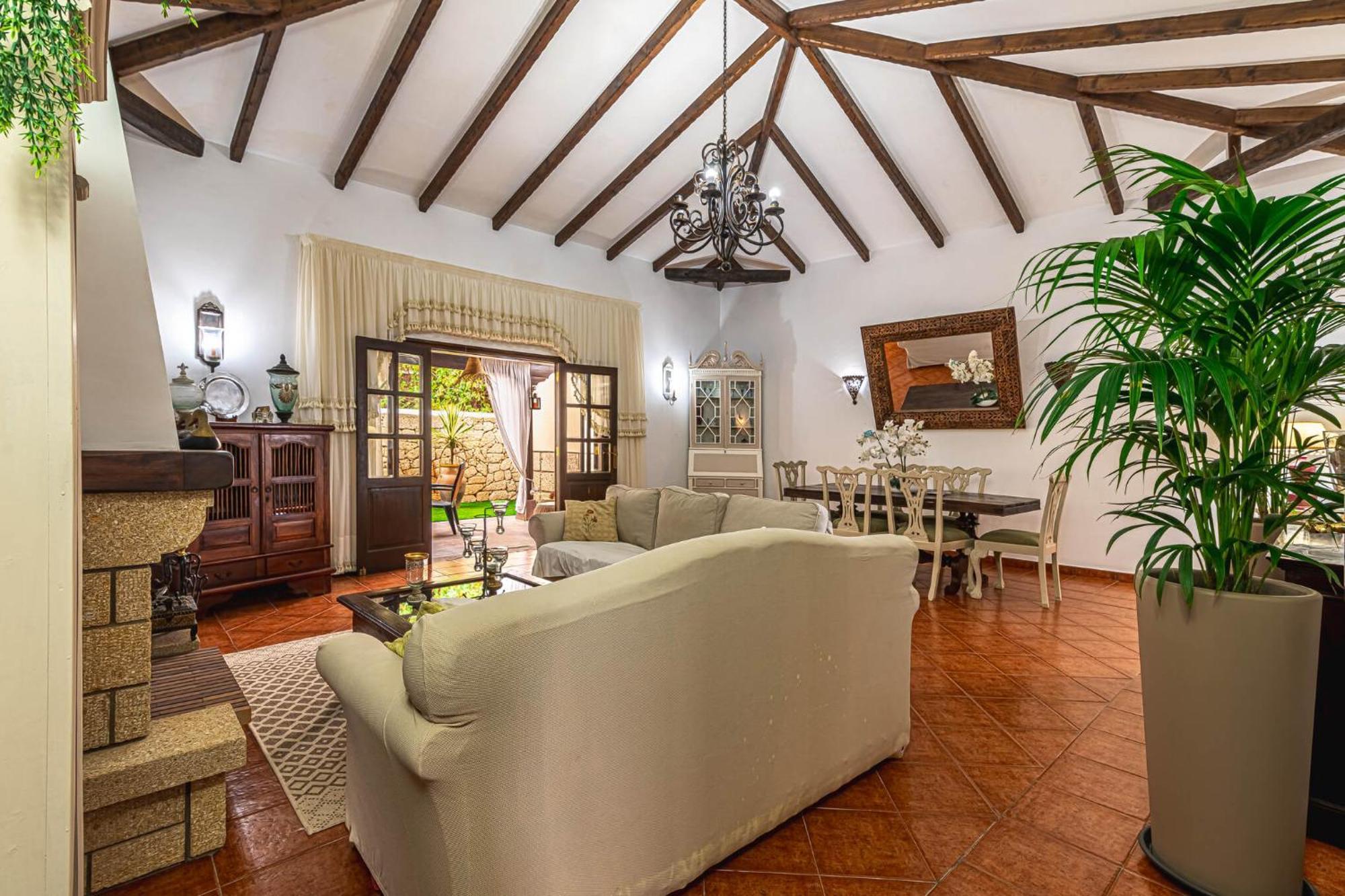 Villa Aurora With Heated Pool