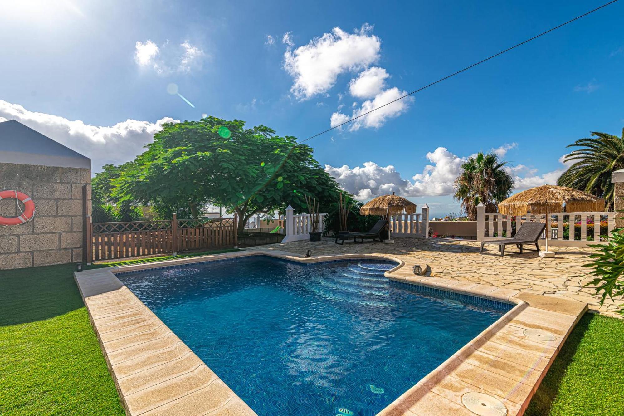 Aurora With Heated Pool Villa La Cisnera