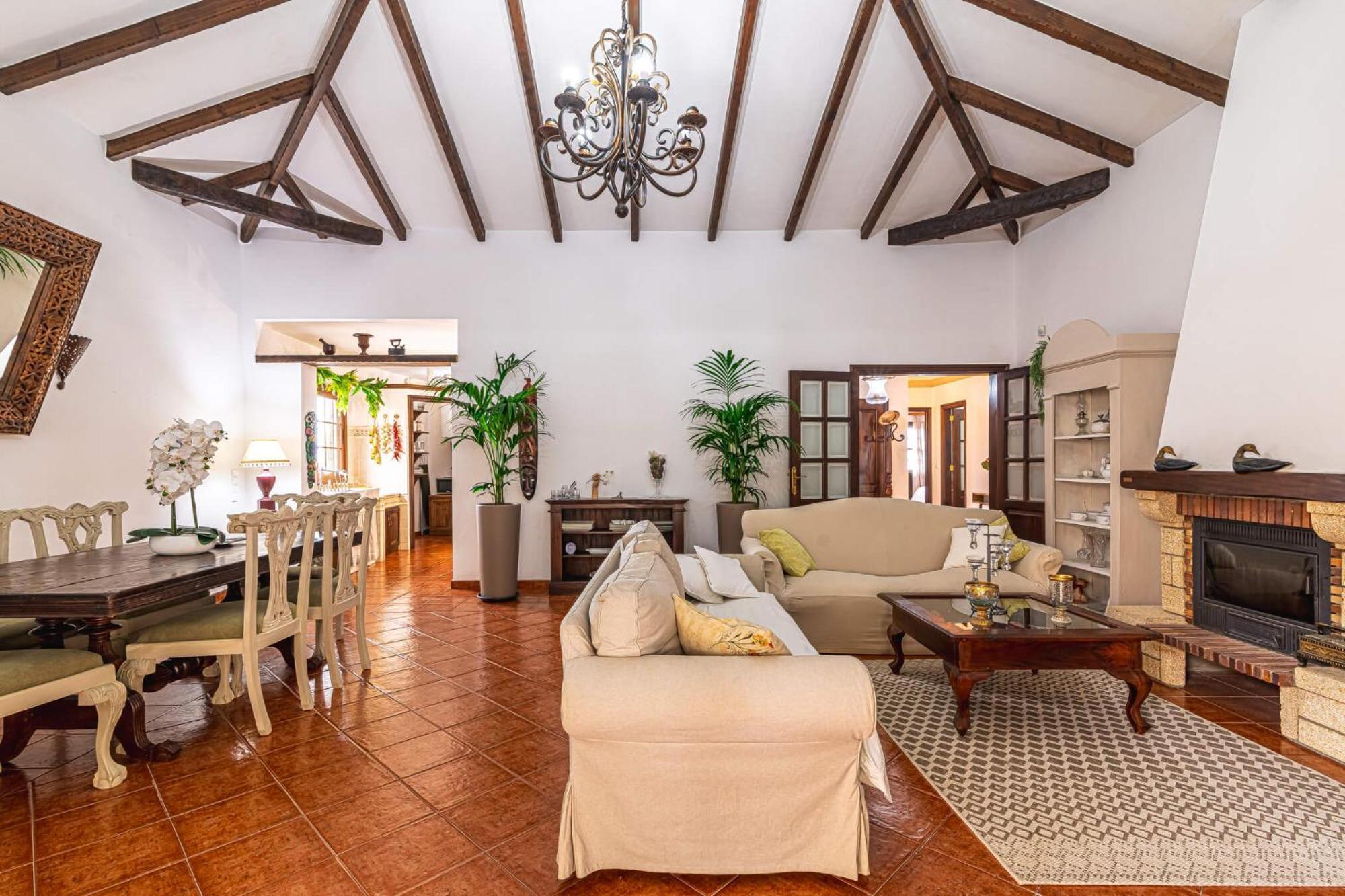 Aurora With Heated Pool Villa La Cisnera
